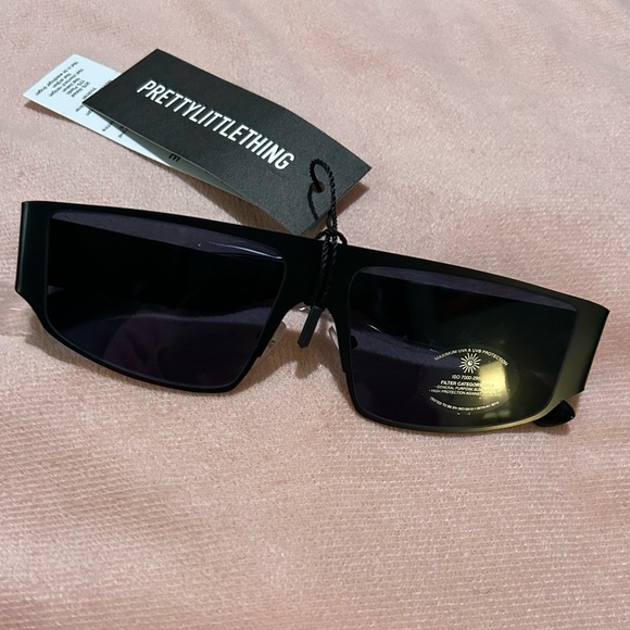 Pretty Little Thing Black Matte Metal Frame Slim Visor Sunglasses - Picture 3 of 8